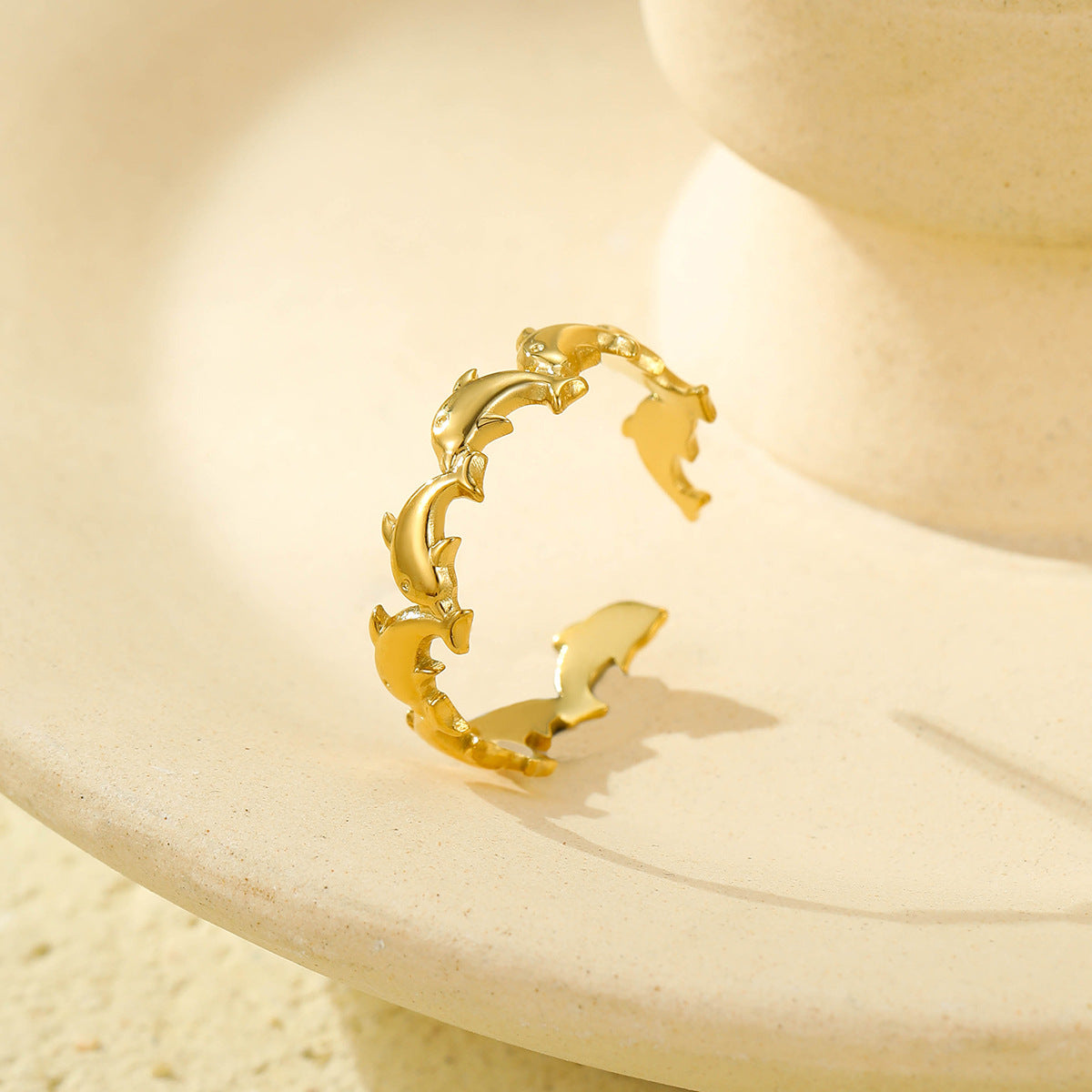 Anello da donna in acciaio inossidabile con delfino geometrico di lusso e lisca di pesce, placcato oro 18 carati, fascia aperta regolabile