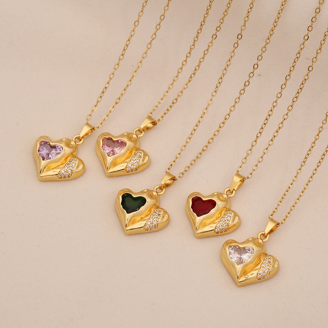 Fashionable Heart-Shaped Stainless Steel Pendant Necklace with Gold-Plated Copper Charm and O-Chain for Women