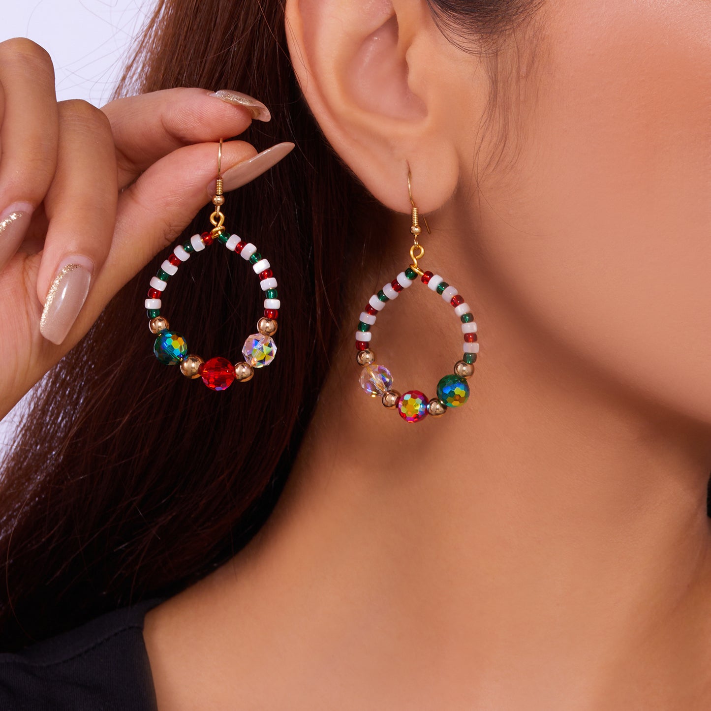 Pendientes largos asimétricos vintage con motivos navideños en pedrería y abalorios sobre base de metal chapado para mujer