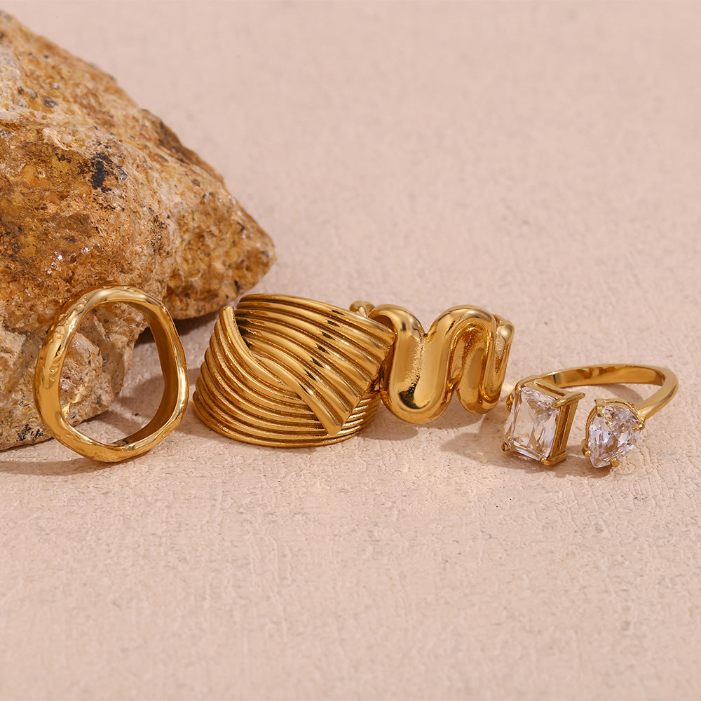 Anello da donna a forma di ventaglio in acciaio inossidabile placcato oro 18 carati con onda geometrica vintage