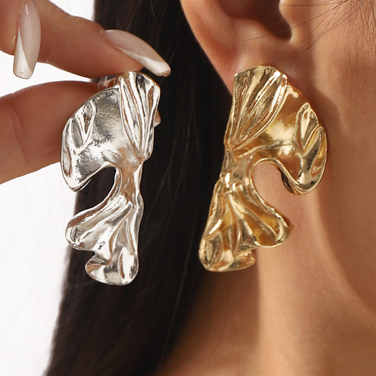 Orecchini a perno da donna con design geometrico minimalista e pieghevole in lega con finitura placcata
