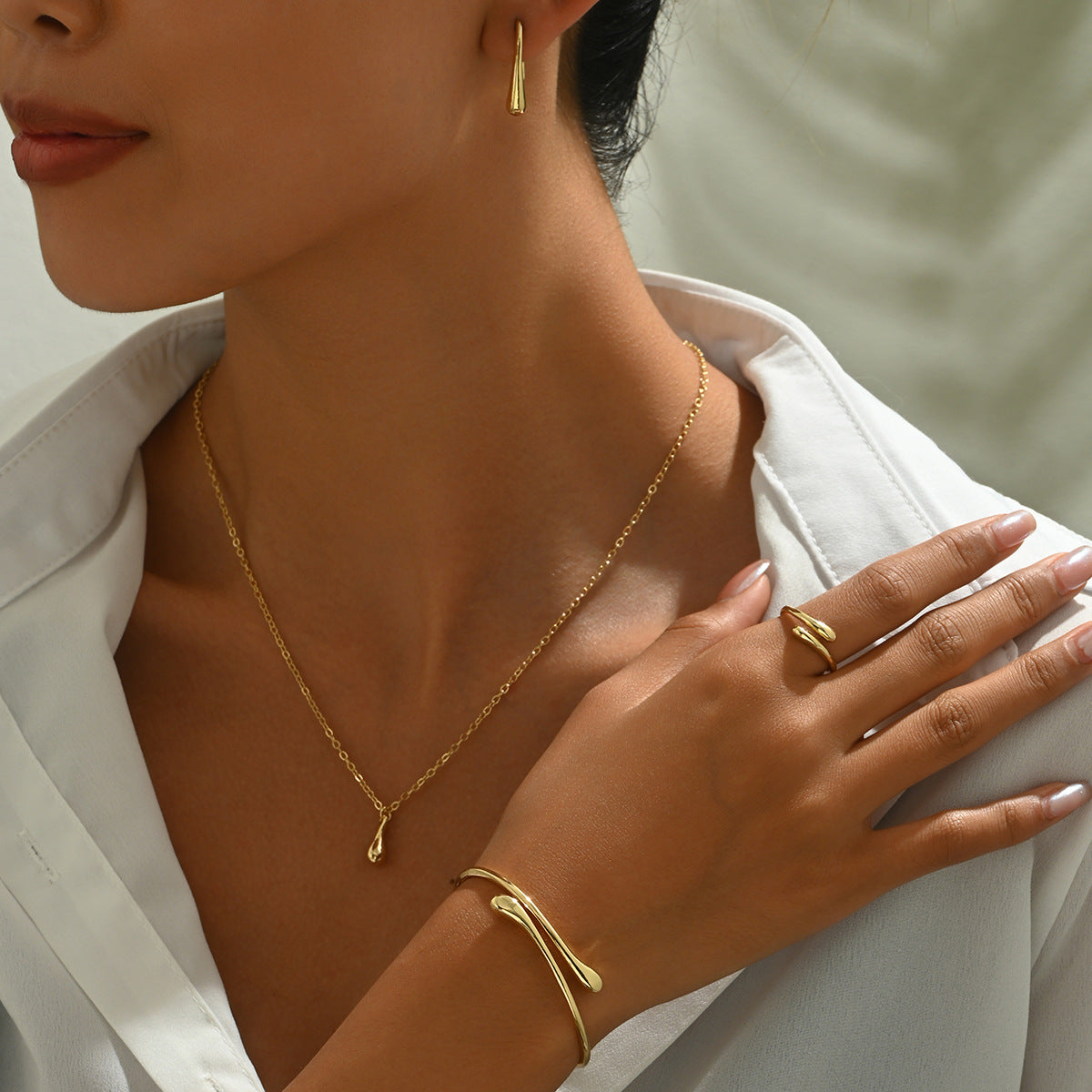 Juego de joyas minimalistas de gota de agua dulce y forma geométrica chapado en cobre para mujer, incluye pendientes, collar y pulsera ajustable.