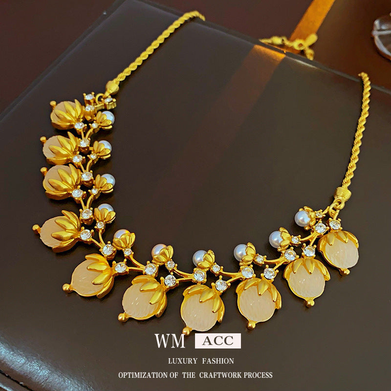 Vintage Geometric Floral Glass Pendant Necklace for Women with Rhinestone Inlay and Gold-Plated Alloy Chain