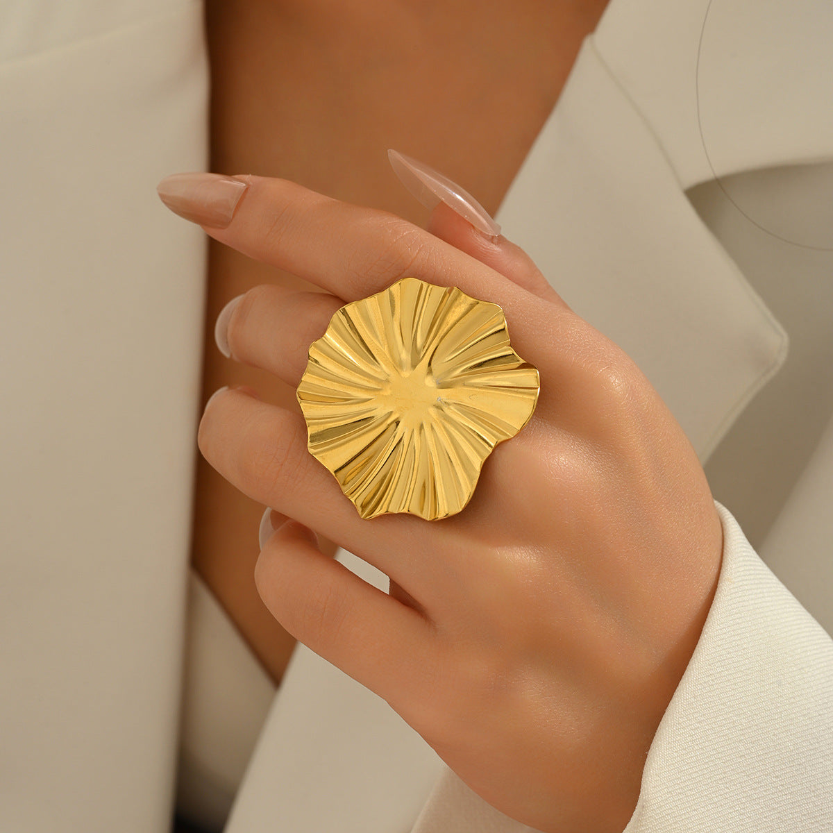 Anillo Abierto Geométrico Minimalista para Mujer en Aleación de Zinc con Textura Martillada Pulida y Acabado Galvanizado