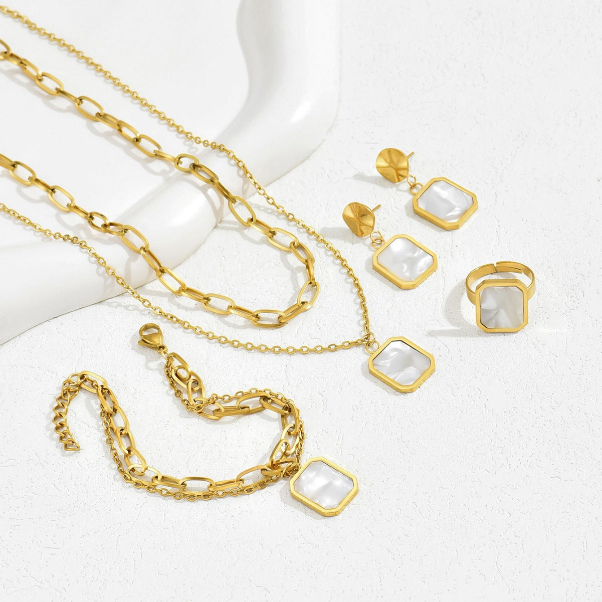 Juego de collar, pendientes y anillo de lujo minimalista chapado en cobre geométrico cuadrado para mujer