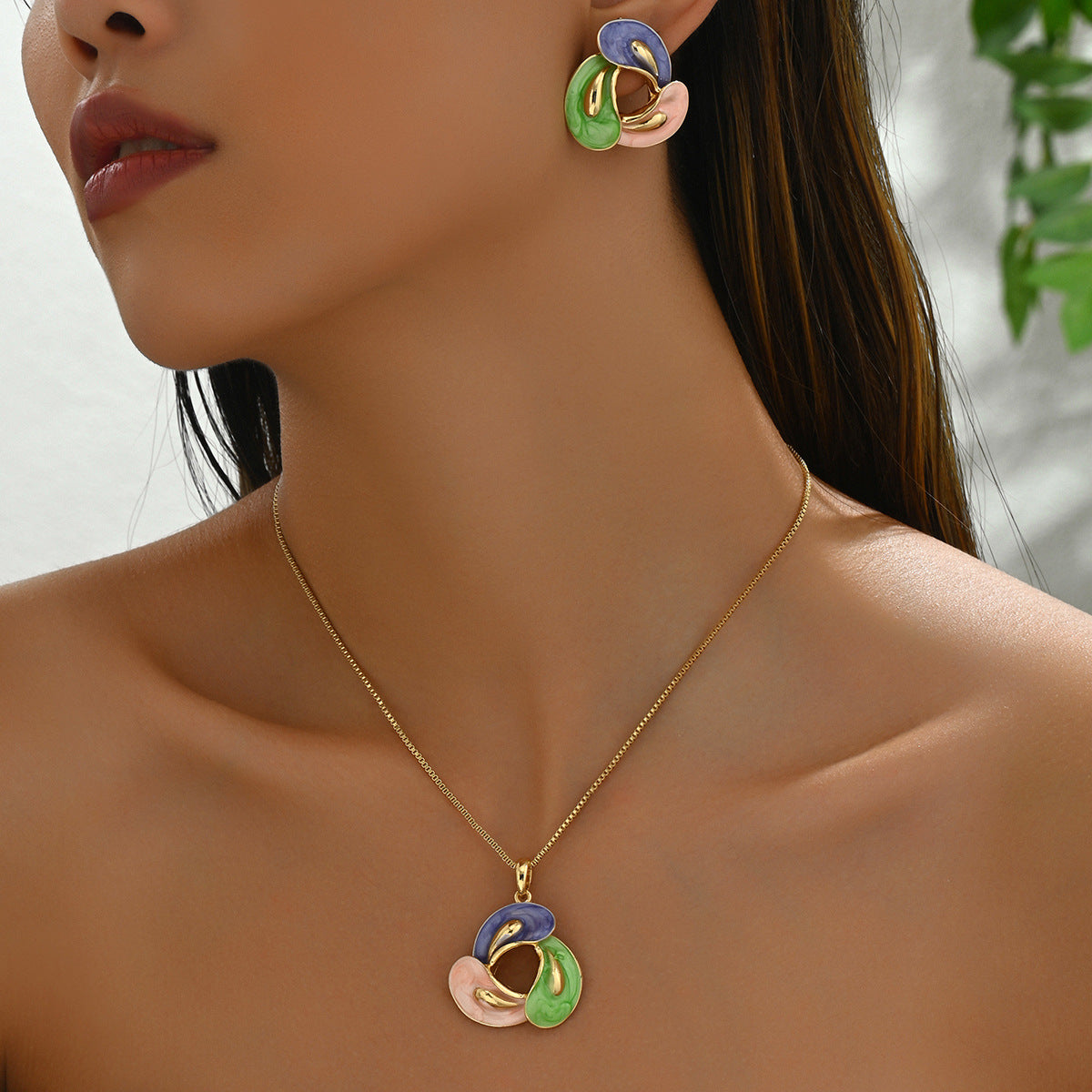 Juego de collar con colgante de gota de agua geométrica estilo elegante para oficina con aretes a juego en cobre con acabado al óleo