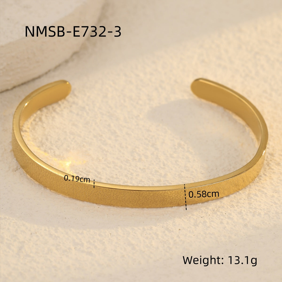 Fashionable Geometric Stainless Steel C-Shape Open Bangle Bracelet with Engraved Hammered Texture and Plated Finish