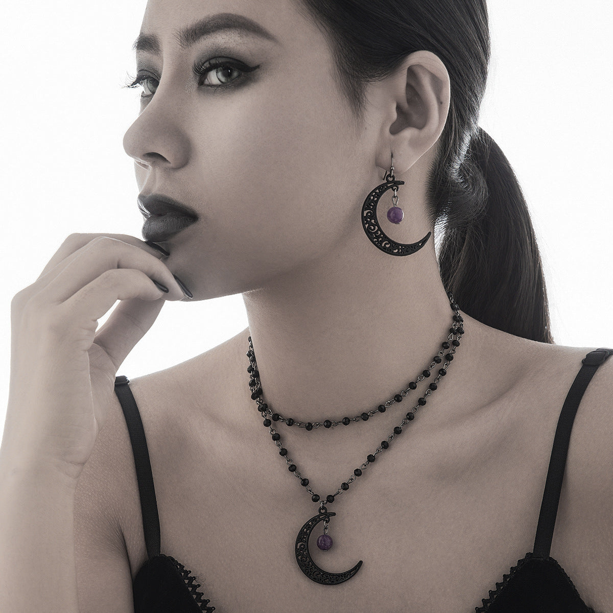 Collana gotica dark stile luna cava con perle di cristallo su catena fatta a mano da donna