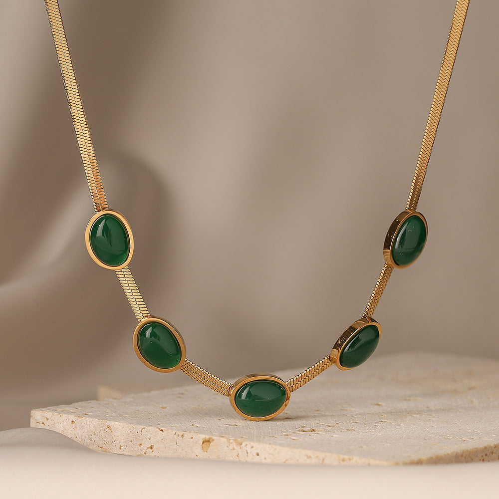 Collana da donna vintage con lama geometrica verde smeraldo in acciaio al titanio con elegante design per la clavicola