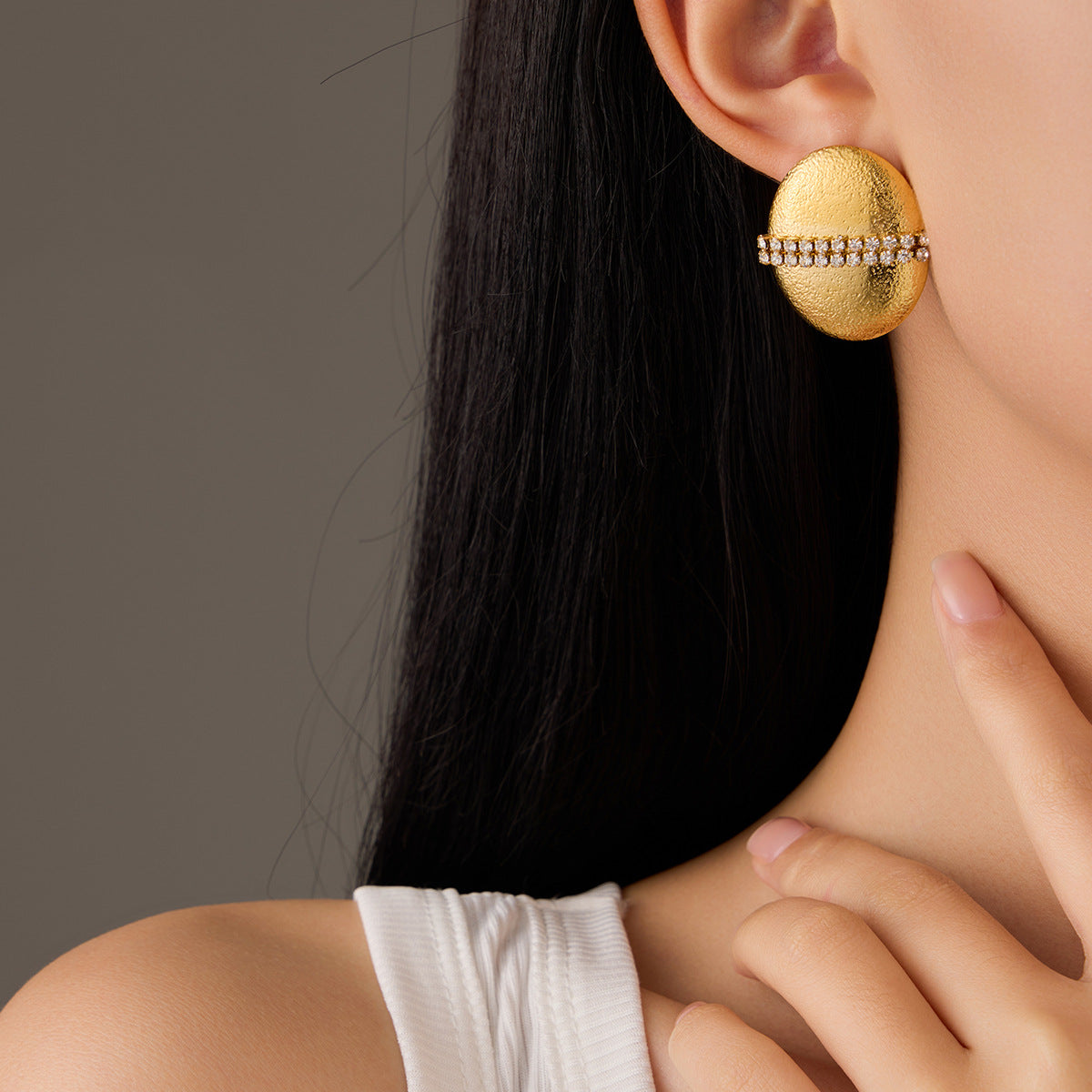 Pendientes de botón redondos de titanio con chapado en oro de 18 quilates y diamantes de imitación, de estilo oficina a la moda para mujer