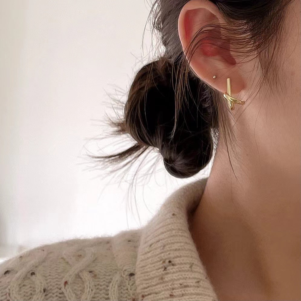 Minimalist Star-Shaped 925 Sterling Silver Stud Earrings with Hand-Knotted Detail and Asymmetrical Design