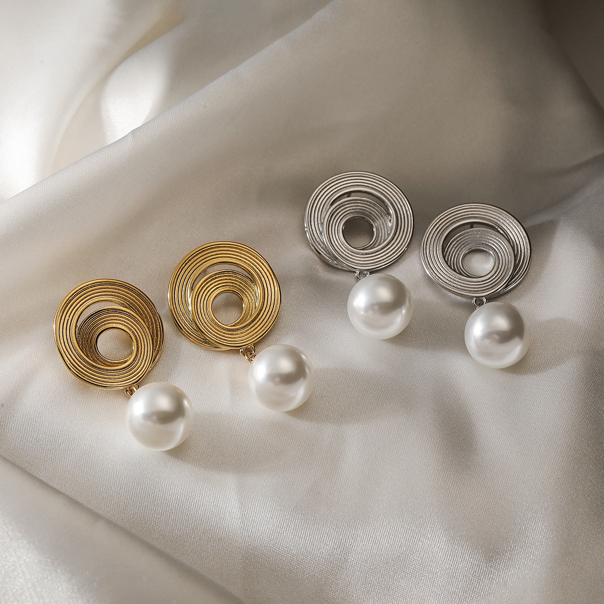 Orecchini Minimalisti Vintage Geometrici con Perle da Donna in Acciaio al Titanio Placcati Oro 18K