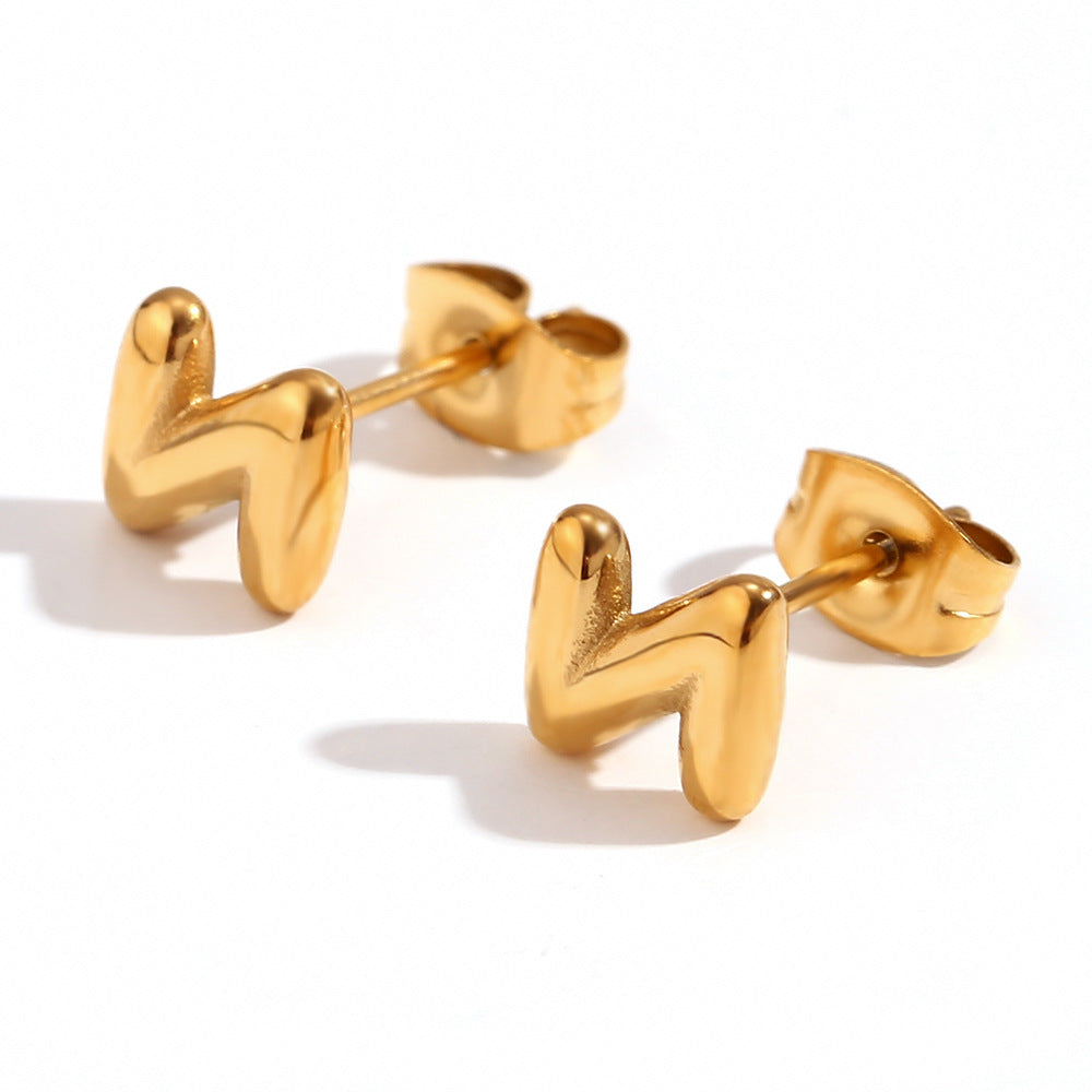 Orecchini a perno da donna con lettera geometrica moderna minimalista in acciaio al titanio placcato oro 18K