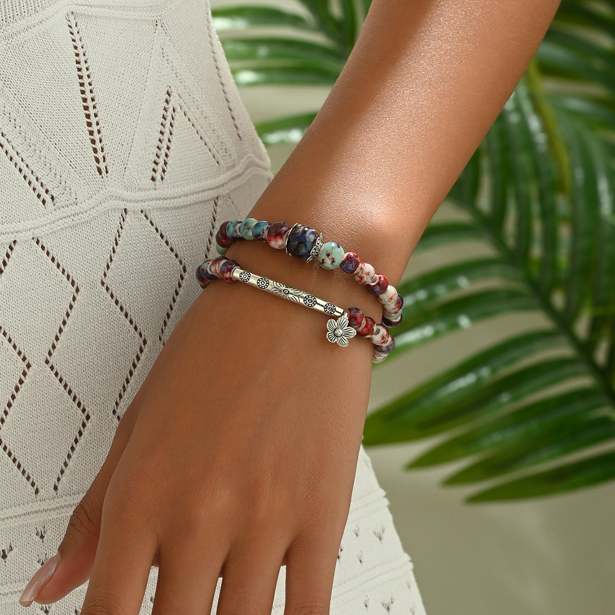 Bracciale floreale vintage da donna con perline di vetro e finitura placcata, accessorio di moda per tutti i giorni