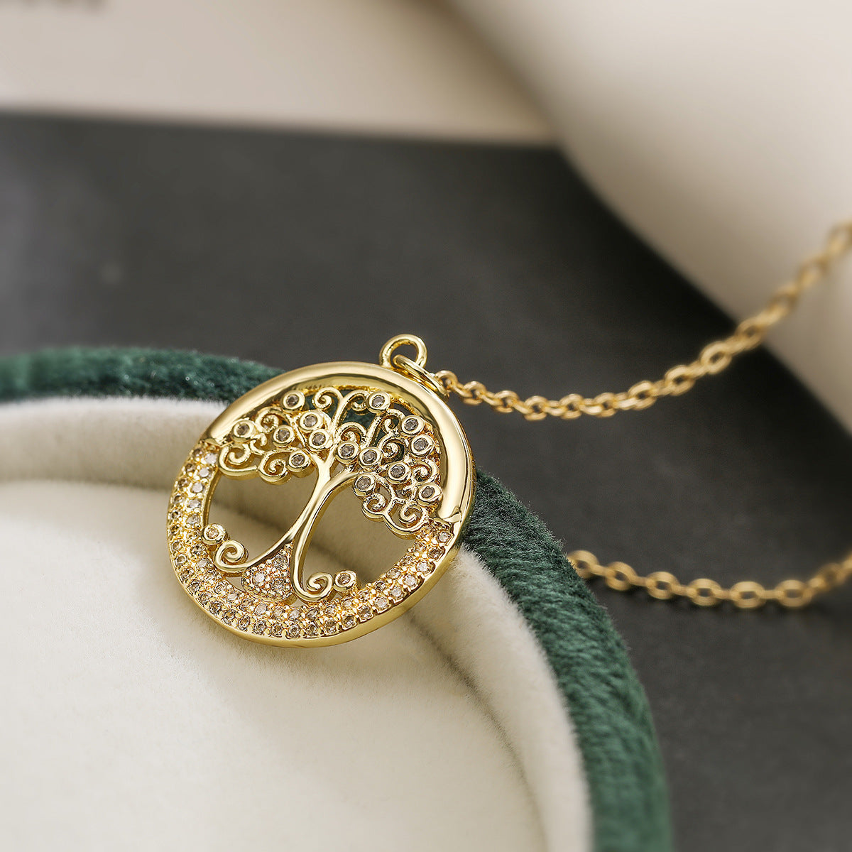 Collana con Ciondolo Albero della Vita Geometrico Minimalista da Donna in Rame con Placcatura in Oro 18K e Intarsio di Zirconi