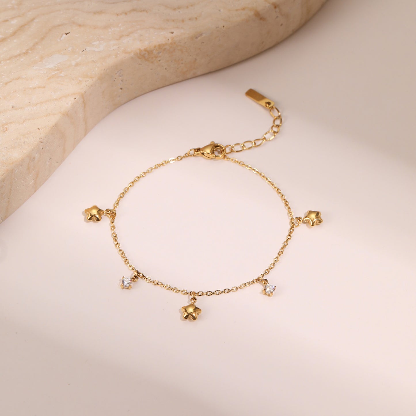 Fashionable Star-Shaped Titanium Steel Bracelet with 18K Gold Plating and Zircon Inlay for Women