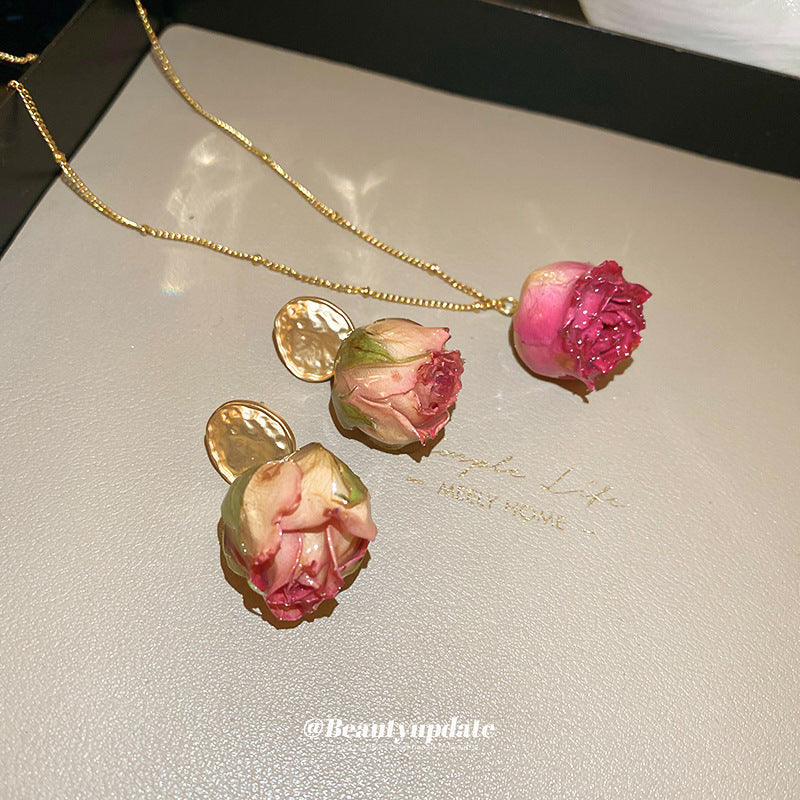 Set collana e orecchini Sweet Floral in acciaio inossidabile con rosa essiccata per donna, con ciondolo in rame e finitura placcata