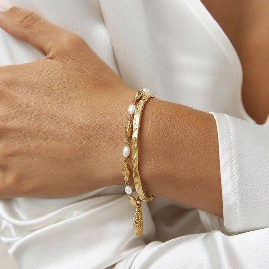 Vintage Wave Texture Stainless Steel Bangle Bracelet for Women with Polished Finish Minimalist Fashion Accessory