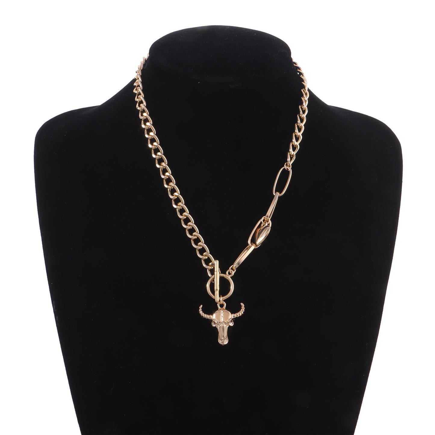Minimalist Heart-Shaped Bull Pendant Necklace for Women Alloy Chain with Plated Finish