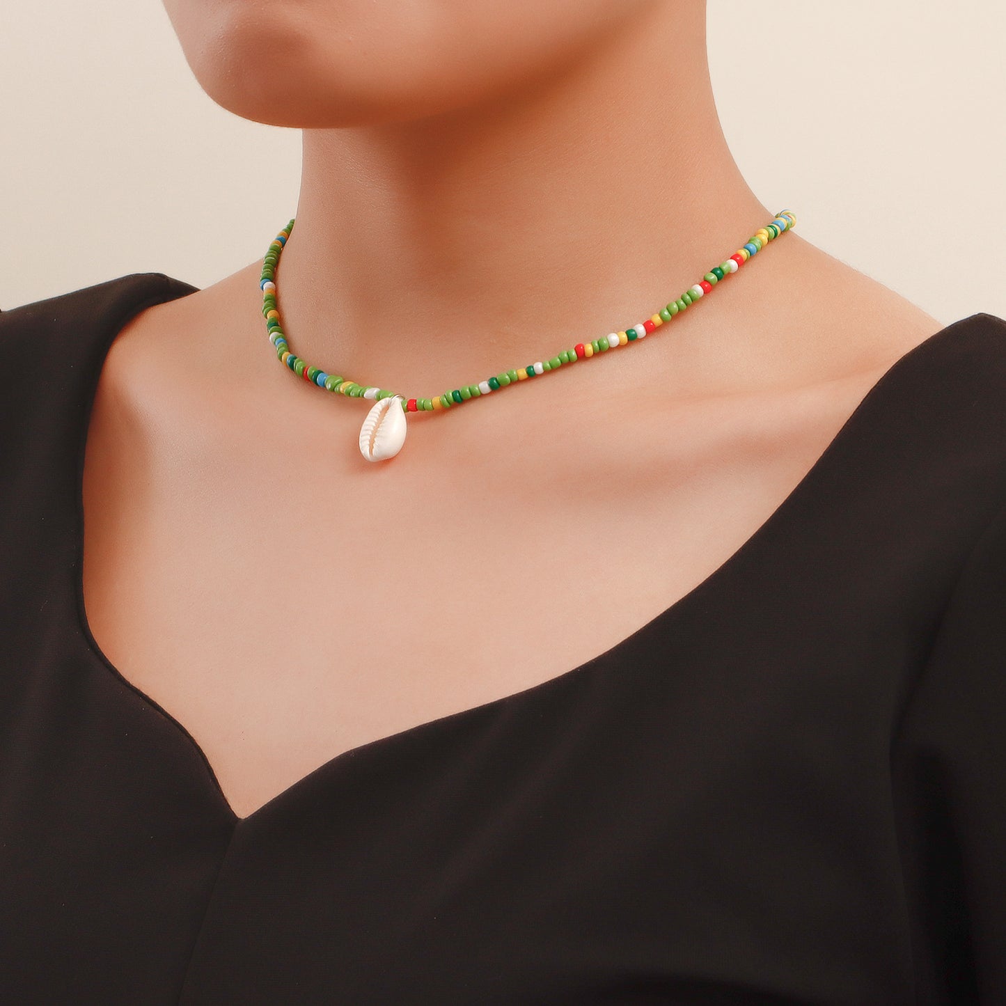 Bohemian Style Green Beaded Shell Pendant Necklace for Women with Geometric Shape Alloy Pendant and Plated Finish Short Clavicle Chain