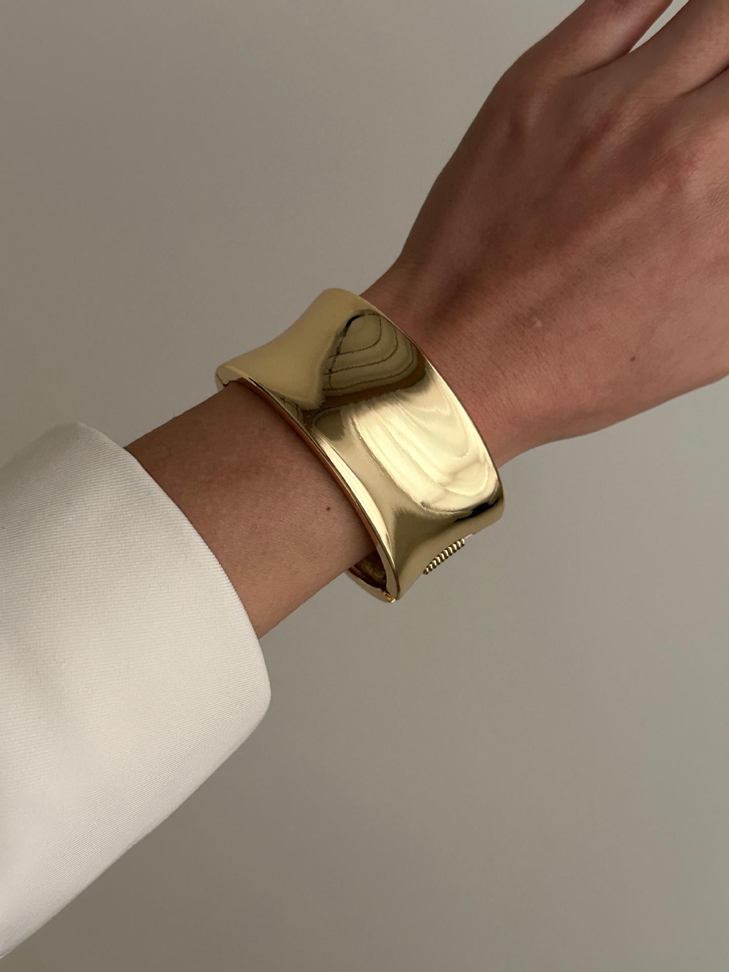 Fashion Minimalist Geometric Open Cuff Bracelet for Women Alloy Plated Smooth Wrap Design
