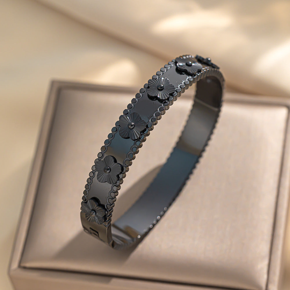 Bracciale Minimalista in Acciaio Inossidabile da Donna con Placcatura in Acciaio al Titanio e Intarsio di Strass a Forma Geometrica Ovale