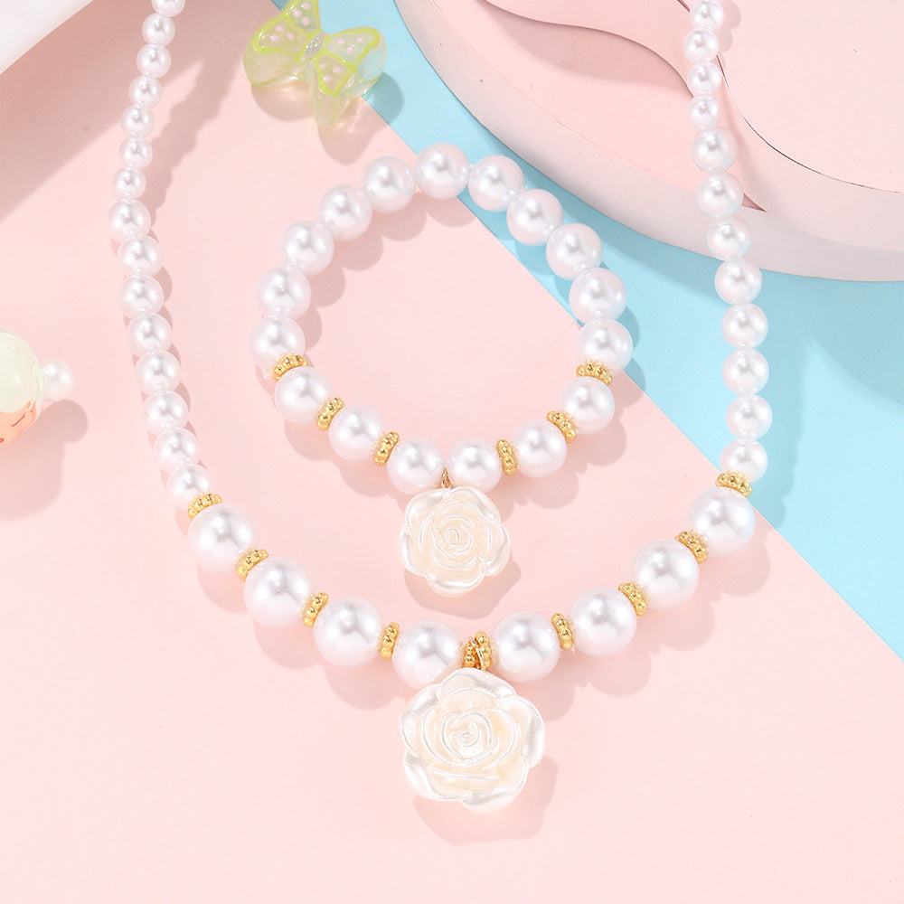 Completo collana Sweet Floral Camellia Pearl per bambine con ciondolo in acrilico e catena di perle