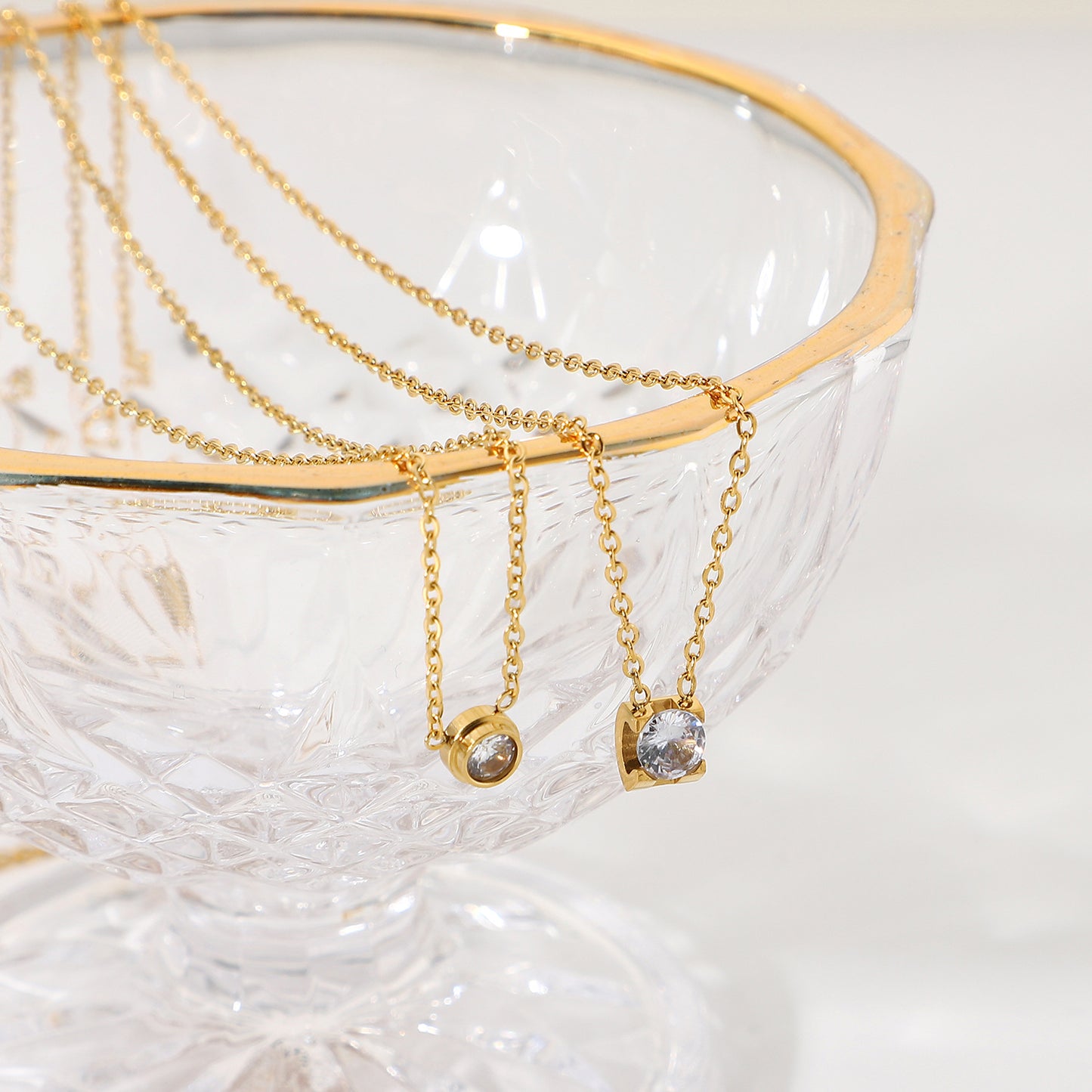 Collana con Pendente Geometrico Minimalista Tondo Rettangolare in Acciaio Inossidabile Placcato Oro 18K da Donna