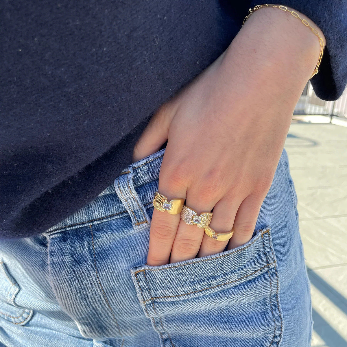 Anello Geometrico da Donna in Acciaio Inox Placcato con Intarsio di Zirconi, Accessorio di Moda Minimalista