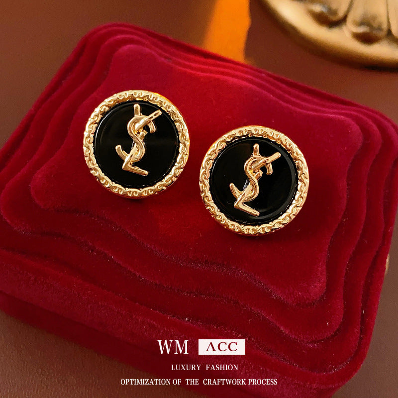 Pendientes de Aleación con Forma de Letra, Estilo Vintage Chic, con Acabado Chapado en Oro y Postes de Acero Inoxidable para Mujer