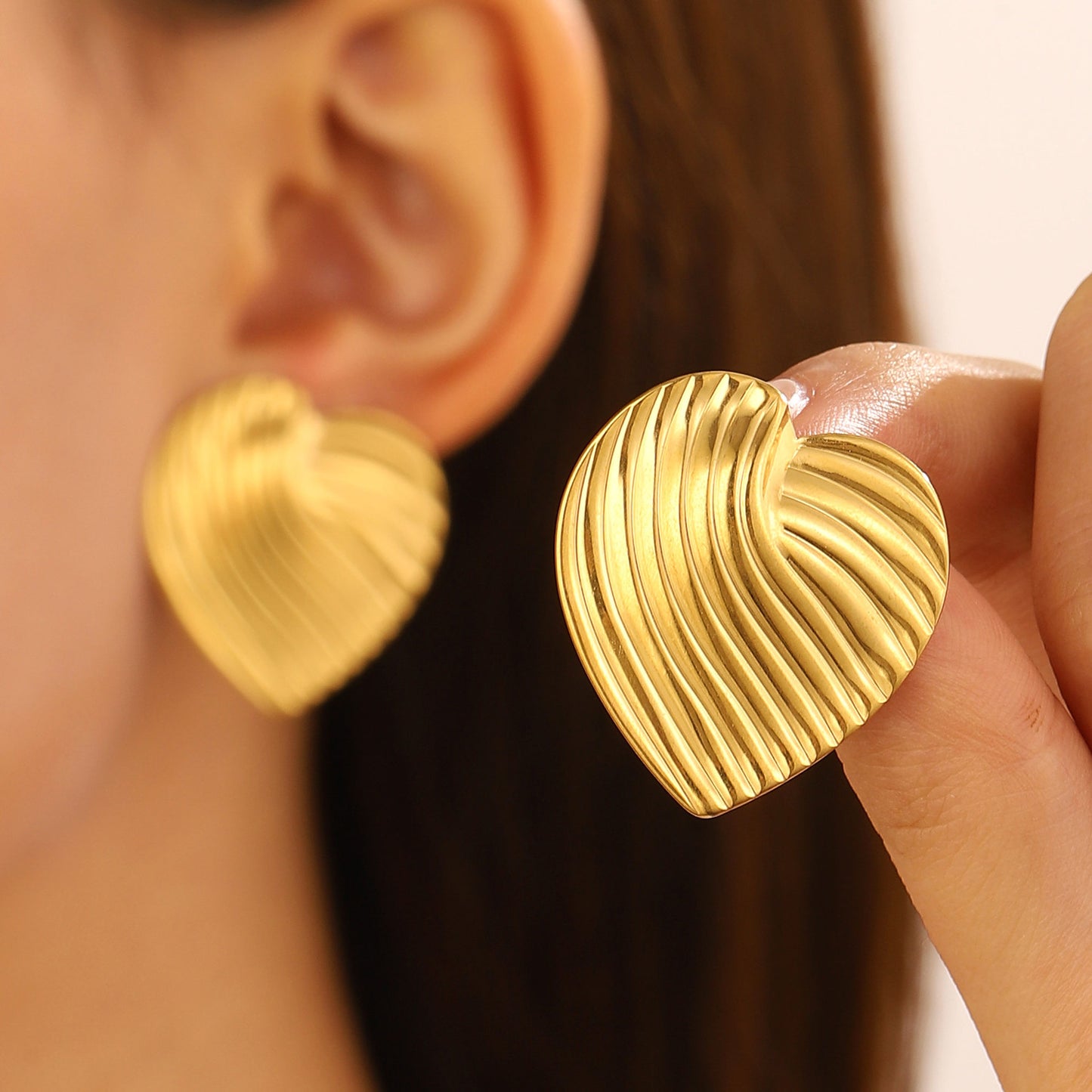 Pendientes Minimalistas Geométricos Cuadrados de Acero de Titanio para Mujer con Acabado Chapado y Diseño Moderno