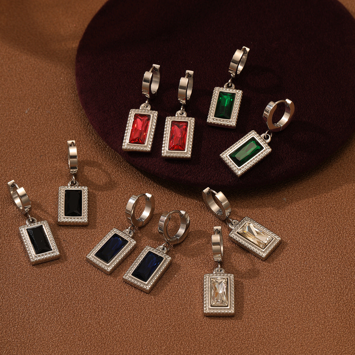 Pendientes cuadrados de acero titanio con circonita chapados en oro de 18 quilates para mujer
