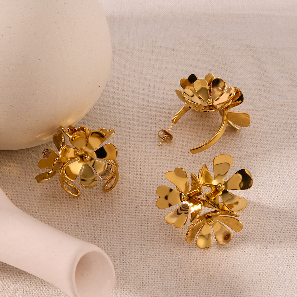 Set di anelli e orecchini aperti a fiori geometrici in acciaio inossidabile con placcatura in oro 18 carati da donna