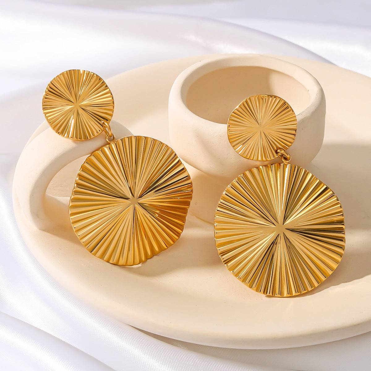 Orecchini Pendenti Minimalisti Geometrici in Acciaio Inossidabile con Placcatura Oro 18K, Design Piegato Rotondo da Donna