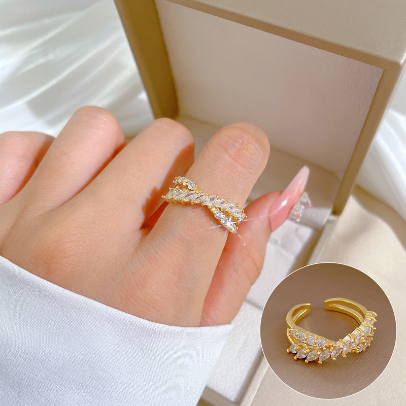 Minimalist Sweet Geometric Round Brass Plated Rhinestone Ring for Women and Men