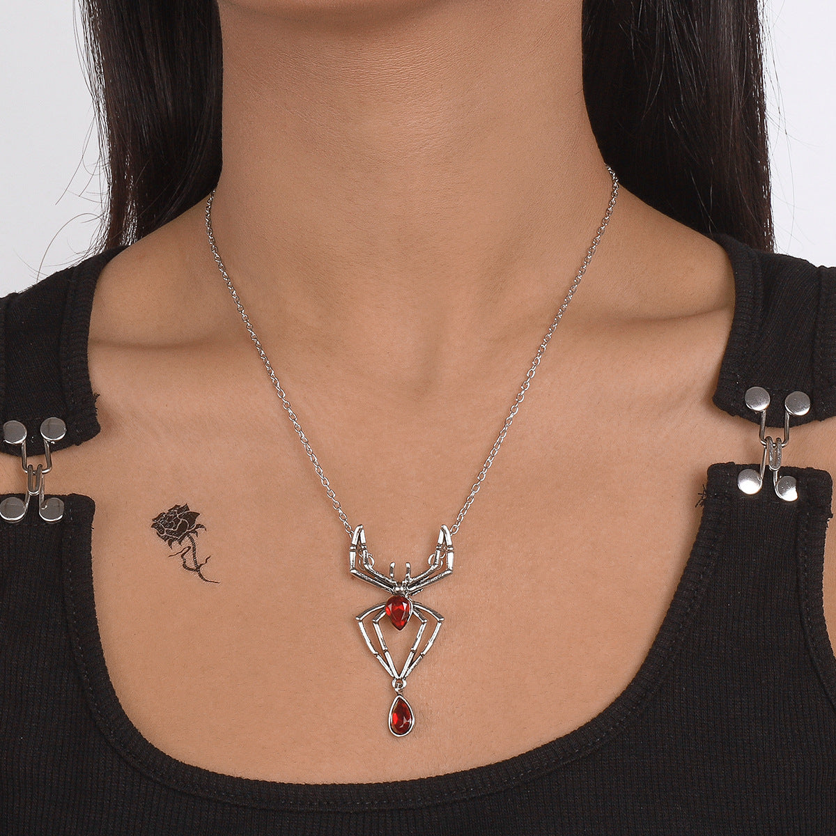 Collar con Colgante de Diamantes de Imitación Geométricos para Mujer - Cadena de Eslabones, Estilo Audaz e Individual, Aleación con Chapado, Joyería para Fiesta de Halloween