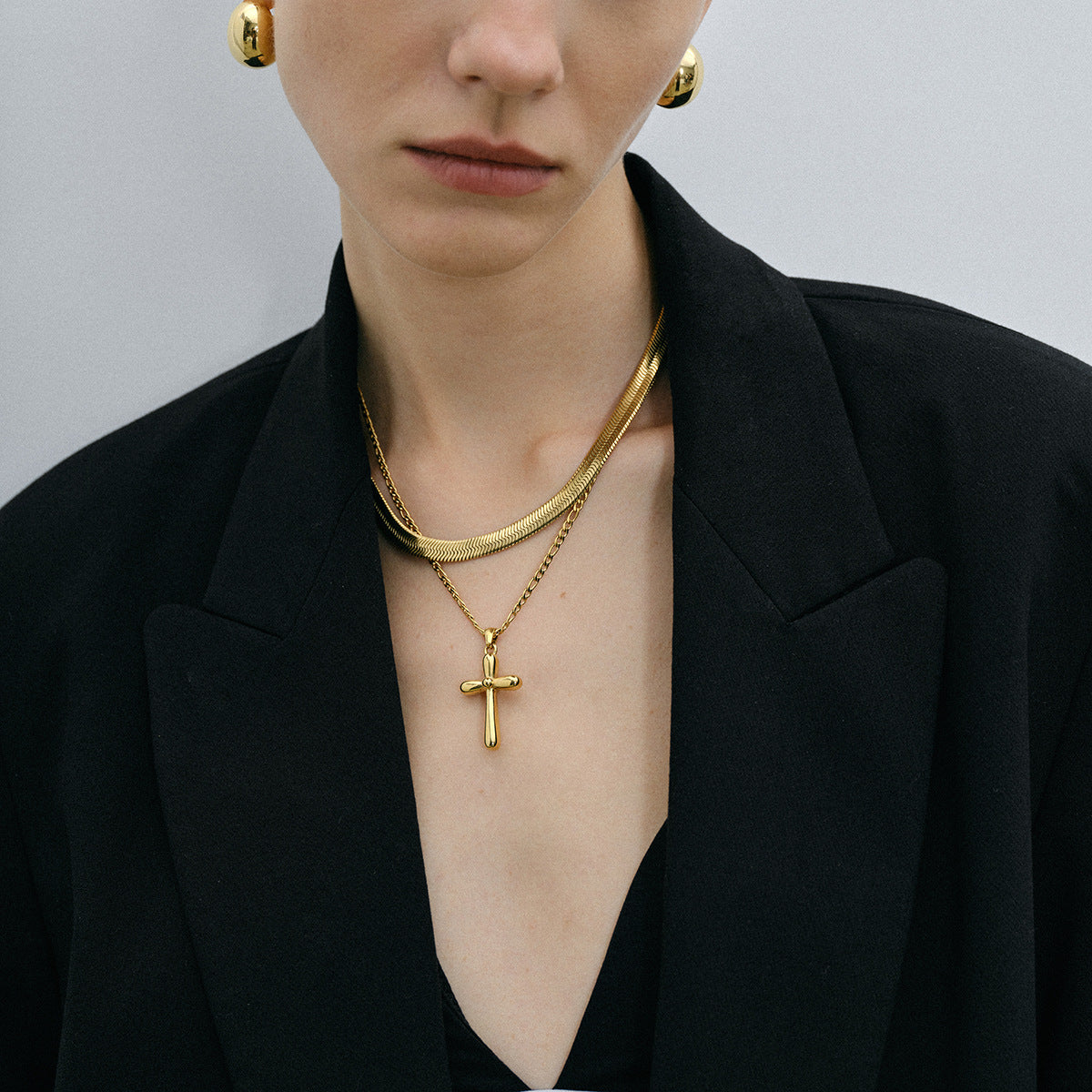 Collana con Pendente Geometrico Minimalista in Acciaio al Titanio con Finitura Placcata da Donna