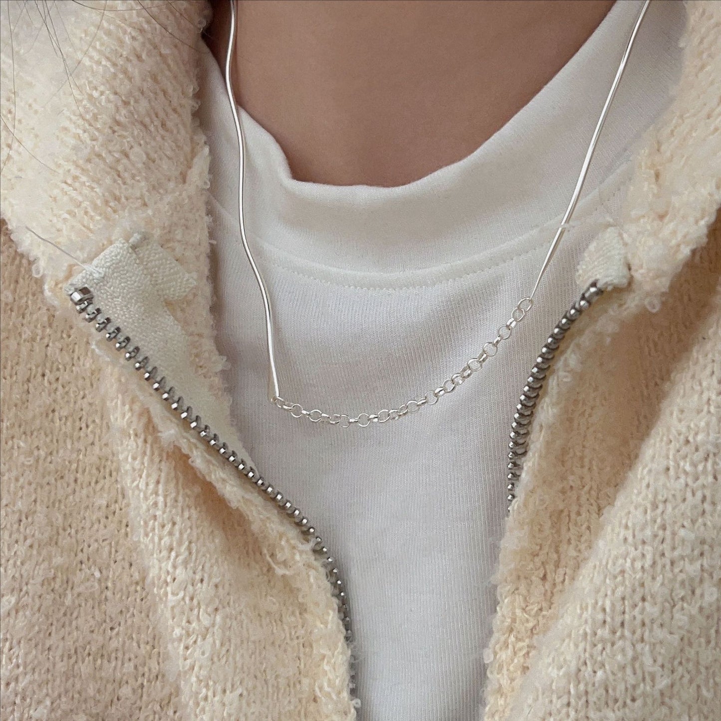 Minimalist Geometric Irregular Line Necklace in 925 Sterling Silver with Tulip Motif on Snake Chain