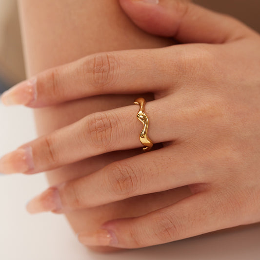 Geometric Wave-Shaped Titanium Steel Ring for Women with Plated Finish, Fashionable and Versatile Stainless Steel Jewelry