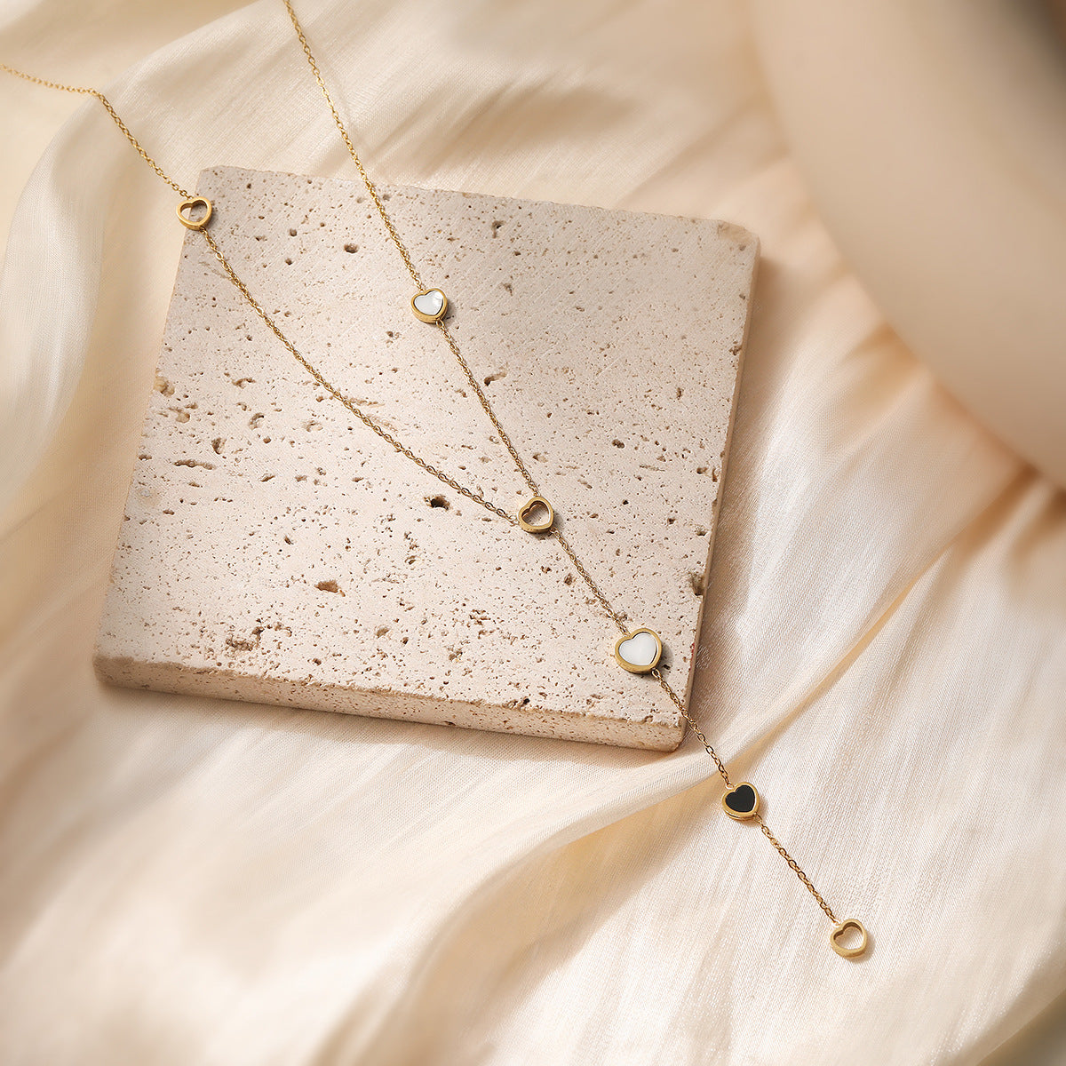 Minimalist Luxury 18K Gold Plated Heart Geometric Stainless Steel Pendant Necklace for Women