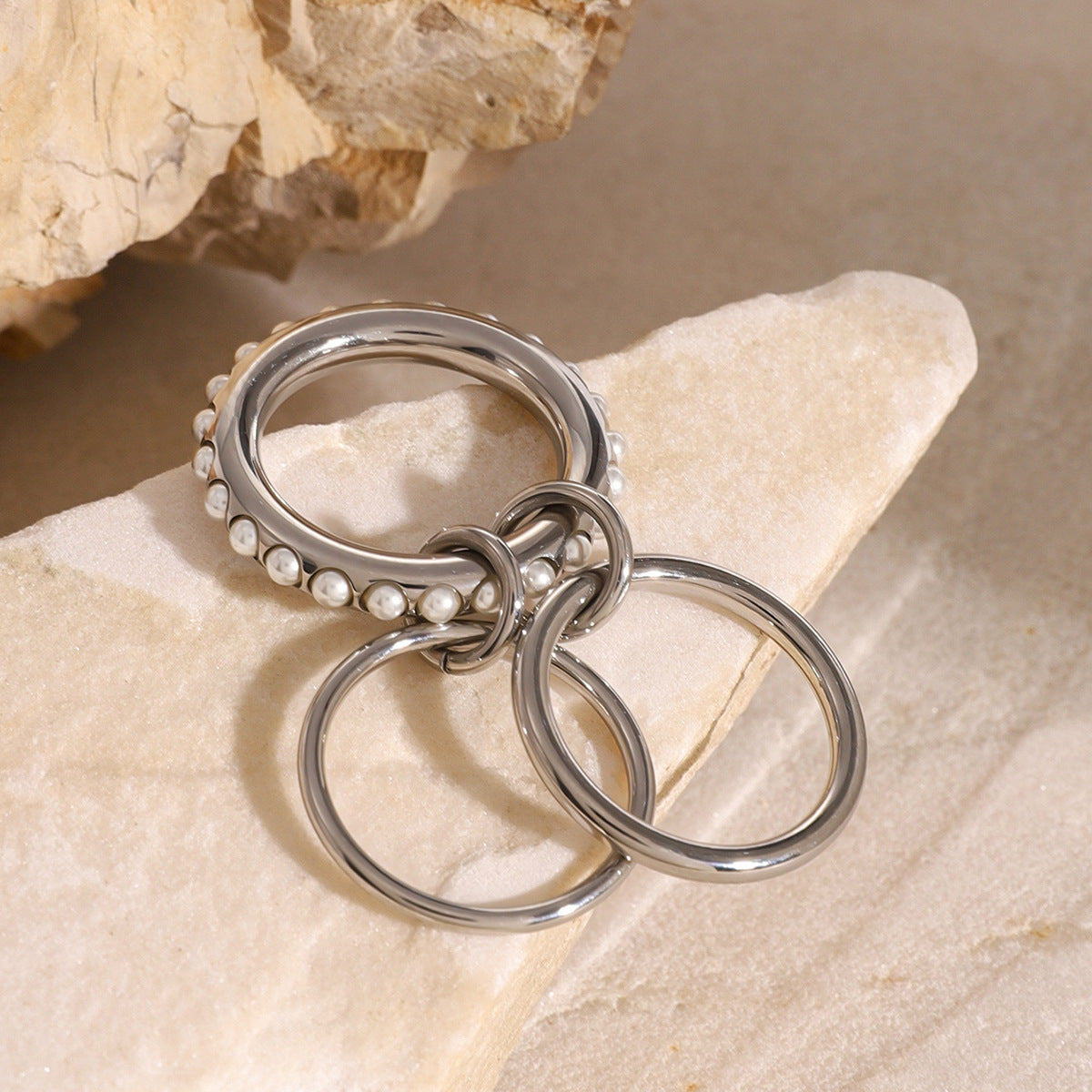 Elegant Geometric Round Stainless Steel Plated Pearl Ring for Women