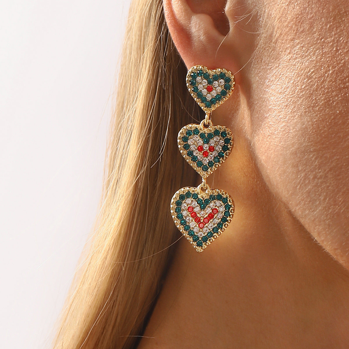 Pendientes de aleación con forma de corazón, temática navideña, incrustaciones de diamantes de imitación y lazo decorativo para mujer