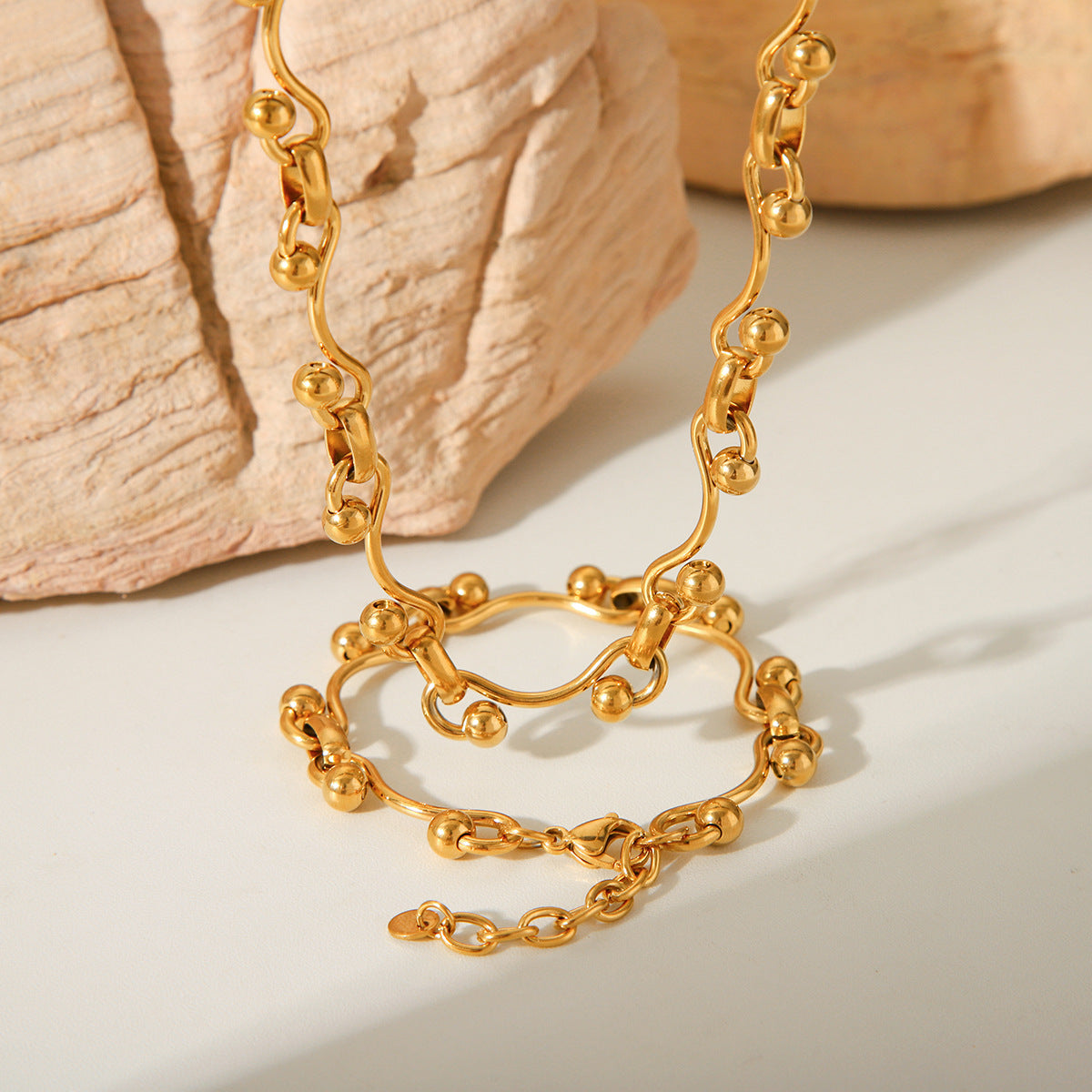 Collana minimalistica geometrica in acciaio inossidabile da donna con finitura galvanizzata a catena fatta a mano