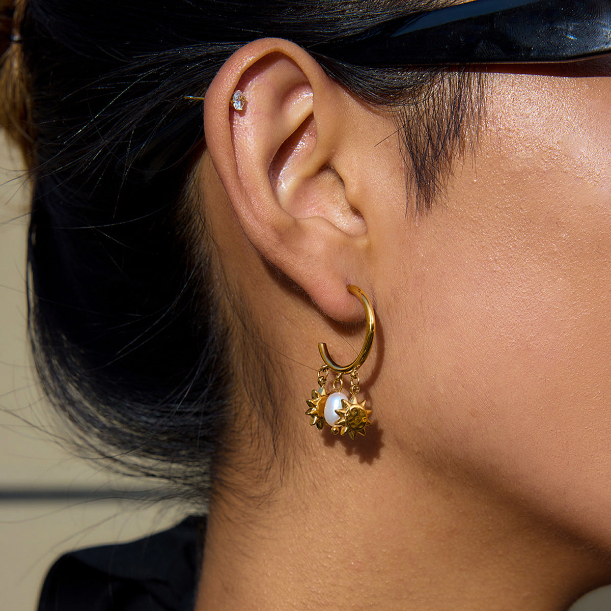 Orecchini a perno geometrici in acciaio inossidabile con perle d'acqua dolce placcati per donne, gioielli di lusso minimalisti e alla moda