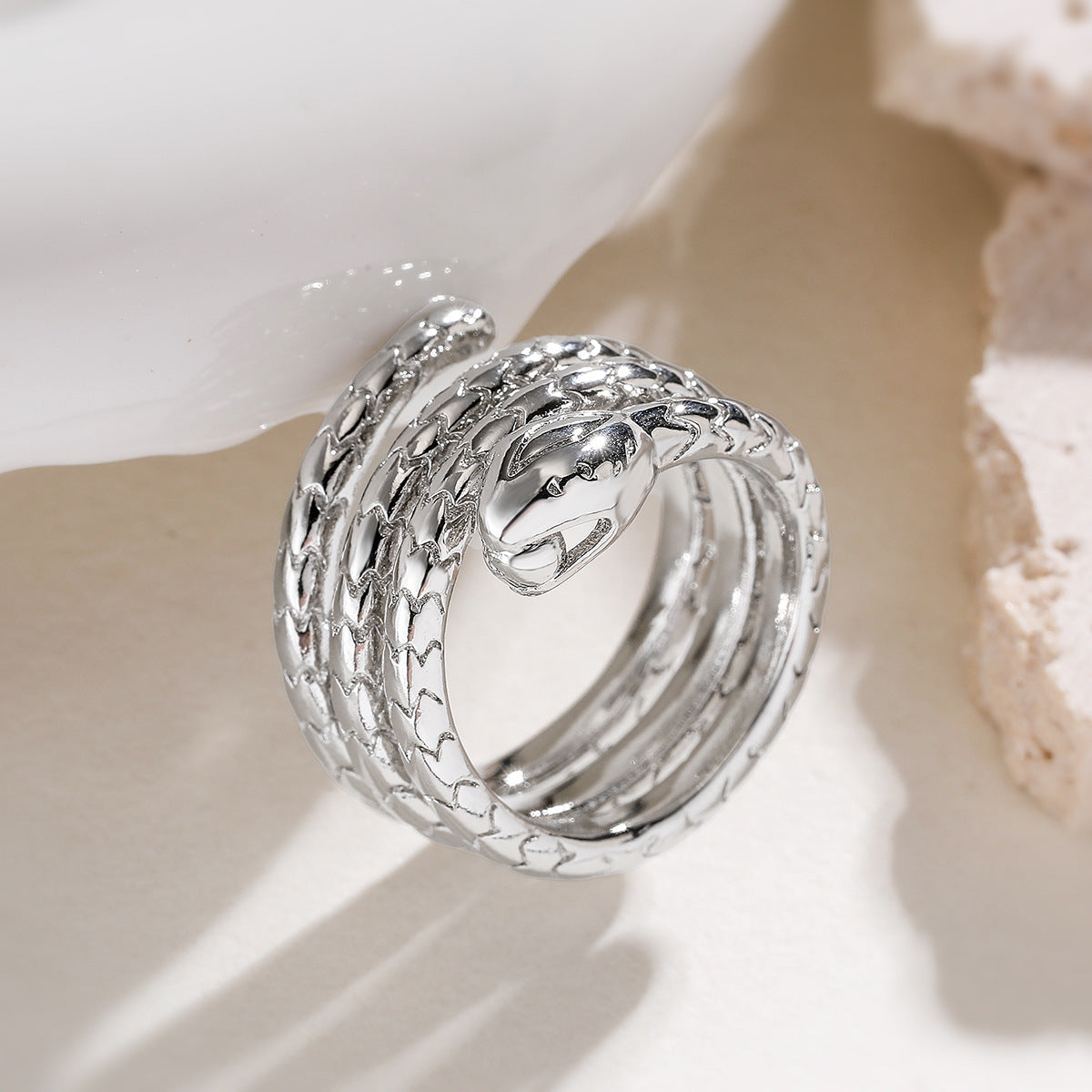 Anello Minimalista in Rame a Forma di Serpente con Placcatura in Oro per Donna Accessorio di Moda