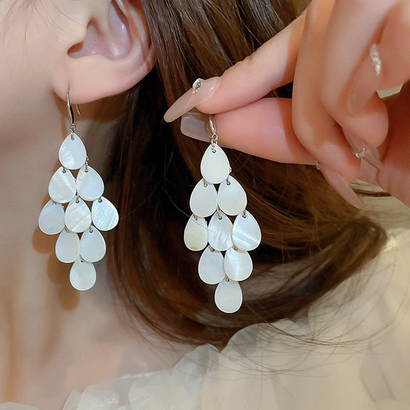 Orecchini a perno con perle dolci, eleganti e floreali per donna con perni in argento sterling 925