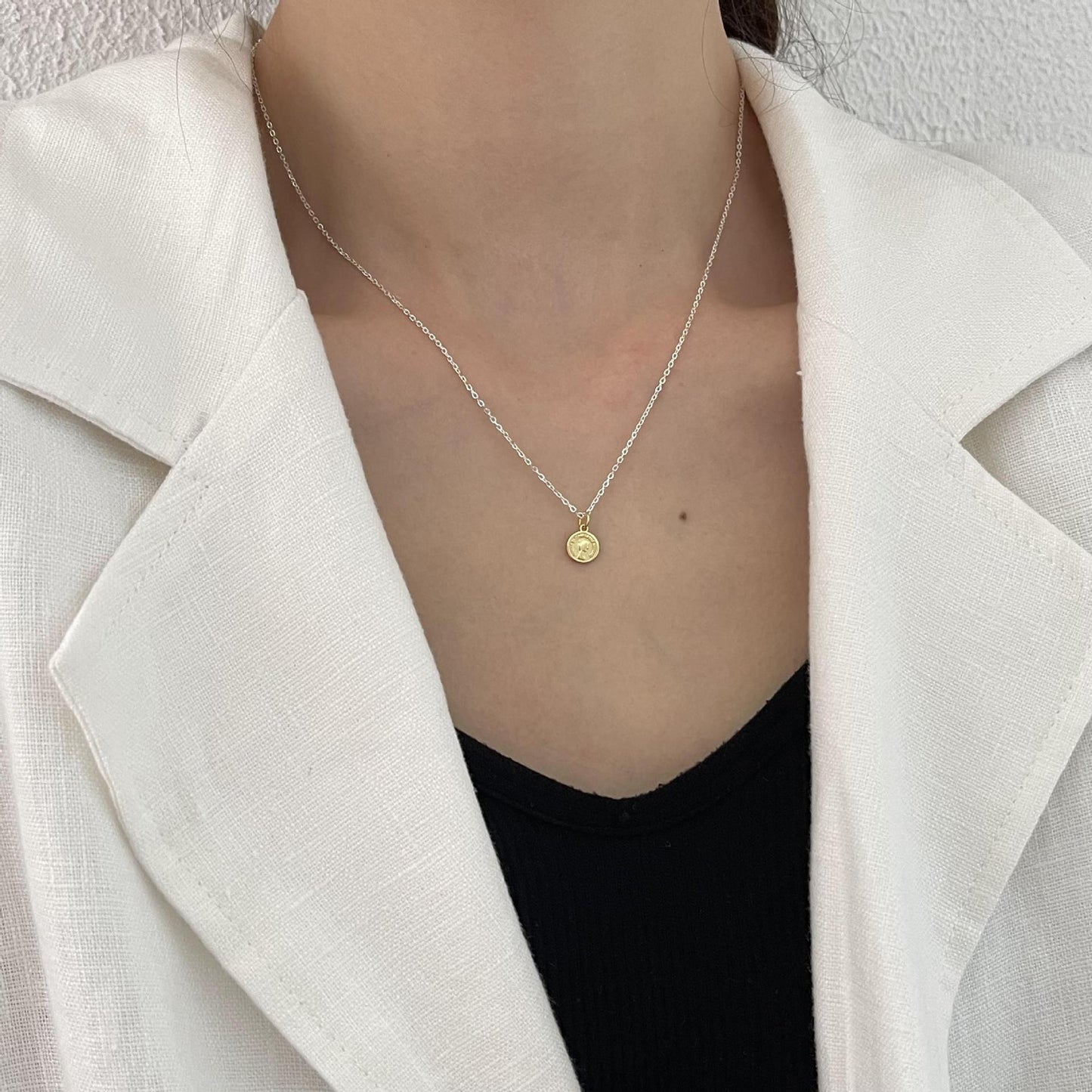 Collana con ciondolo a forma di angelo geometrico minimalista in argento sterling 925 con catena a croce