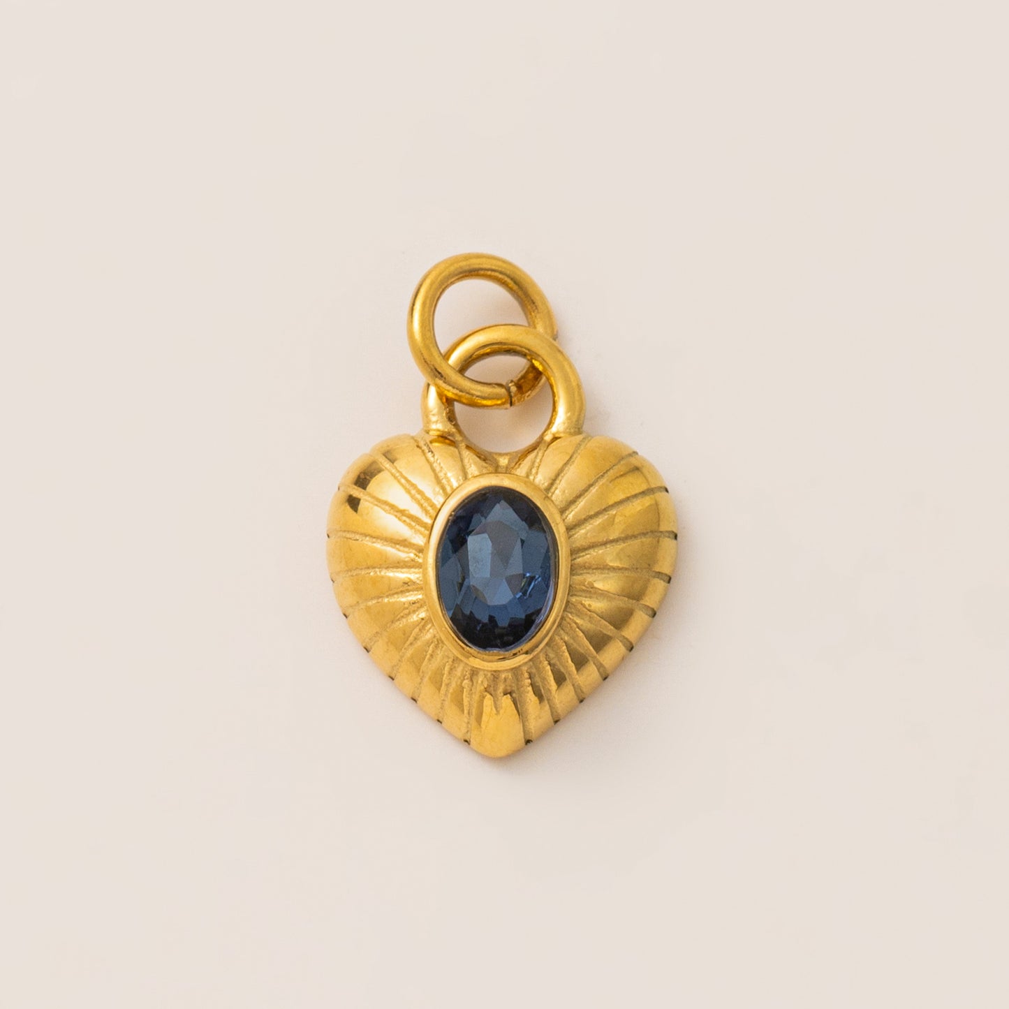 Ciondolo Charm Orsetto Cuore in Acciaio Inox Placcato Oro PVD 18K Stile Vintage