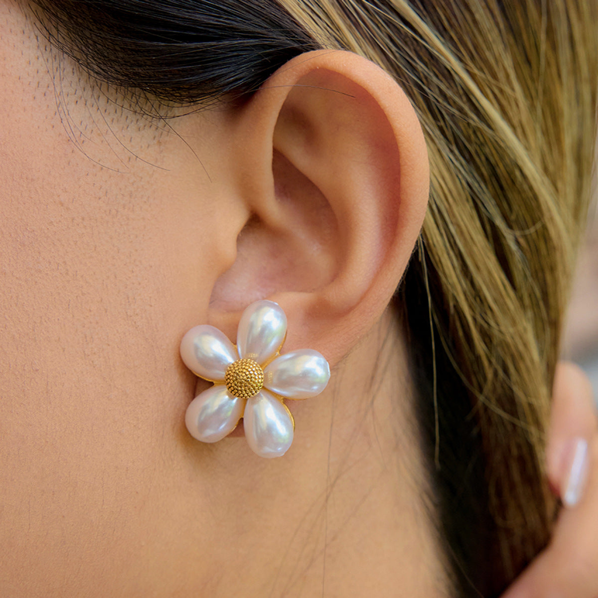 Anello in acciaio al titanio stile floreale con finitura galvanizzata per donna, orecchini e bracciale in acciaio inossidabile