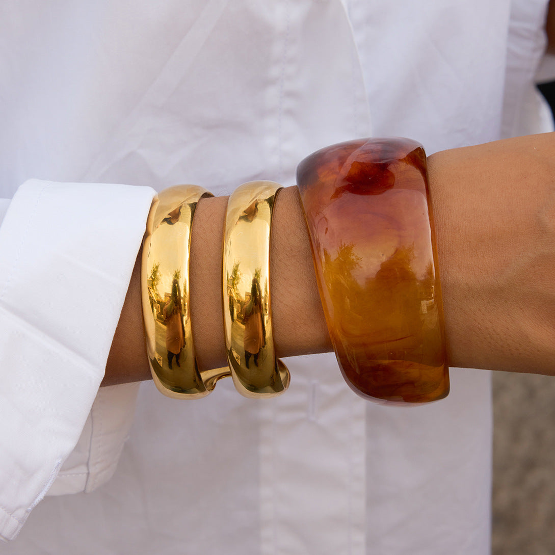 Pulsera Minimalista Geométrica de Doble Capa de Acero de Titanio con Chapado en Oro e Incrustaciones de Resina para Mujer